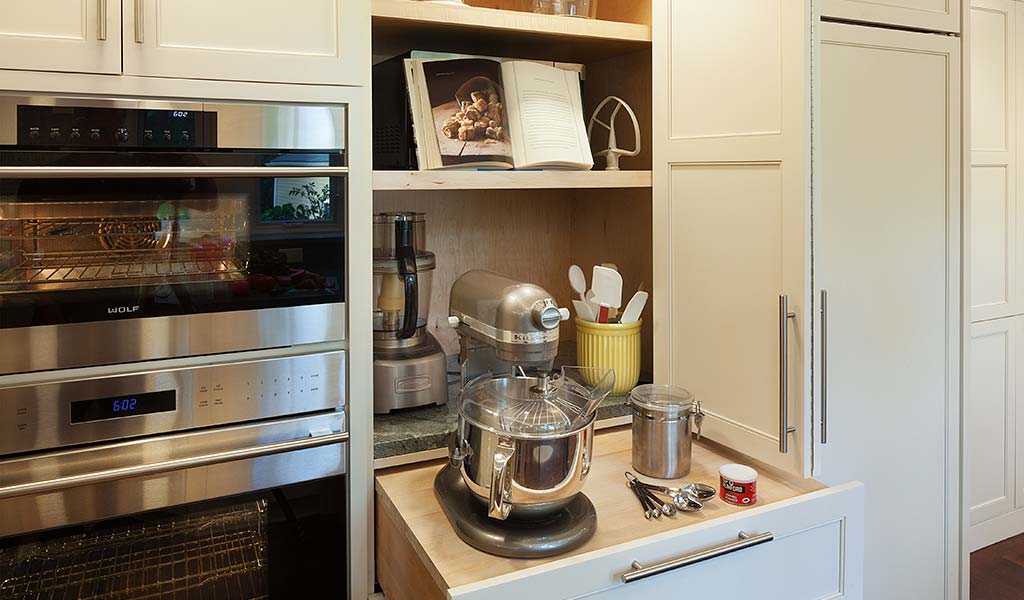 kitchen pantry cabinets